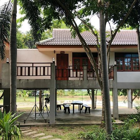 Resort Railumpoo Nakhon Sawan Exterior photo