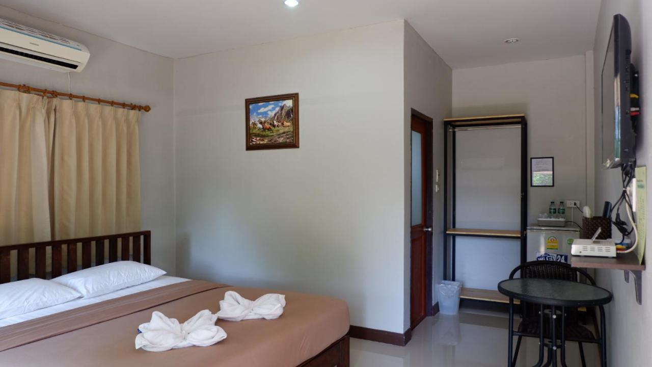Resort Railumpoo Nakhon Sawan Exterior photo