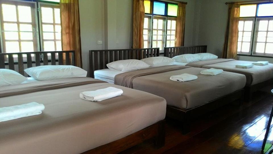 Resort Railumpoo Nakhon Sawan Exterior photo