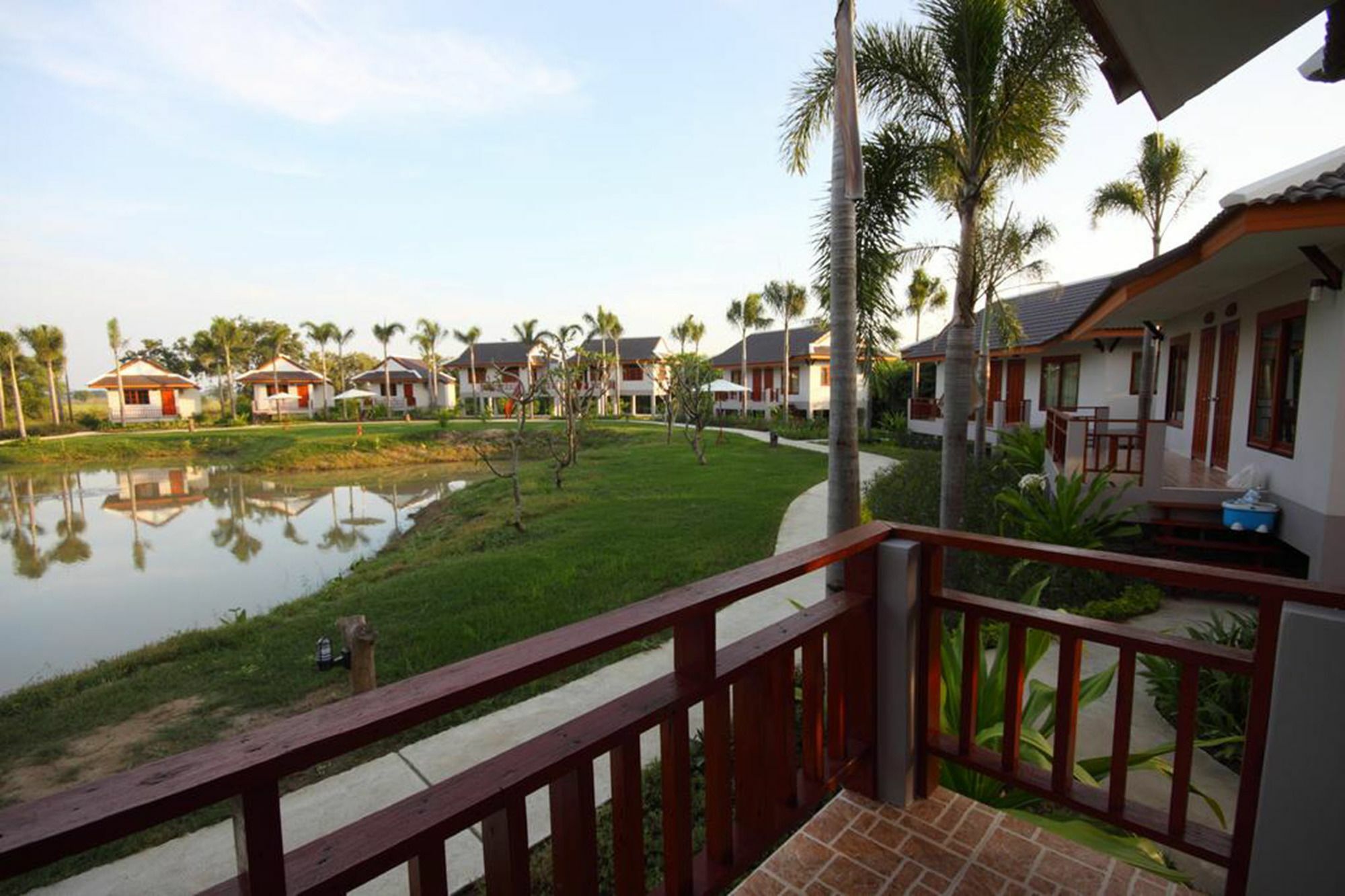 Resort Railumpoo Nakhon Sawan Exterior photo